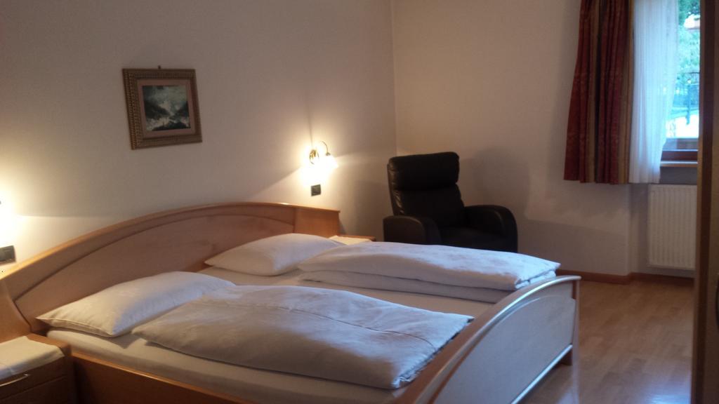 Hotel Garni Gardena - Appartments Santa Cristina Val Gardena Room photo