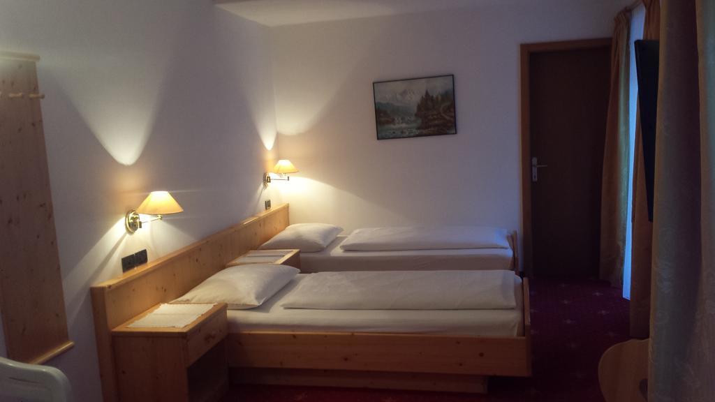 Hotel Garni Gardena - Appartments Santa Cristina Val Gardena Room photo