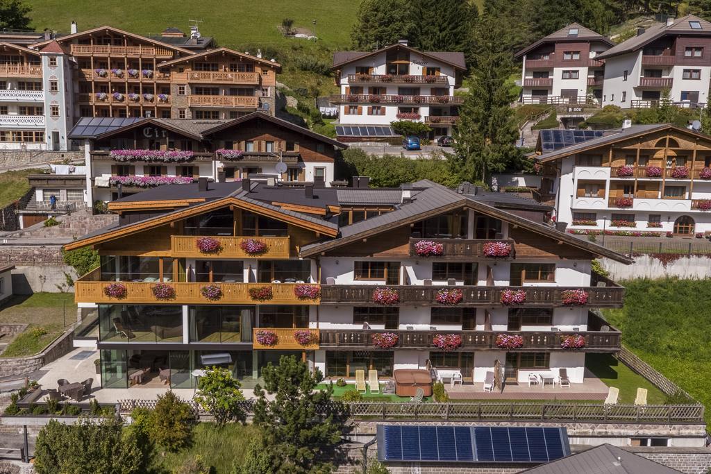 Hotel Garni Gardena - Appartments Santa Cristina Val Gardena Exterior photo