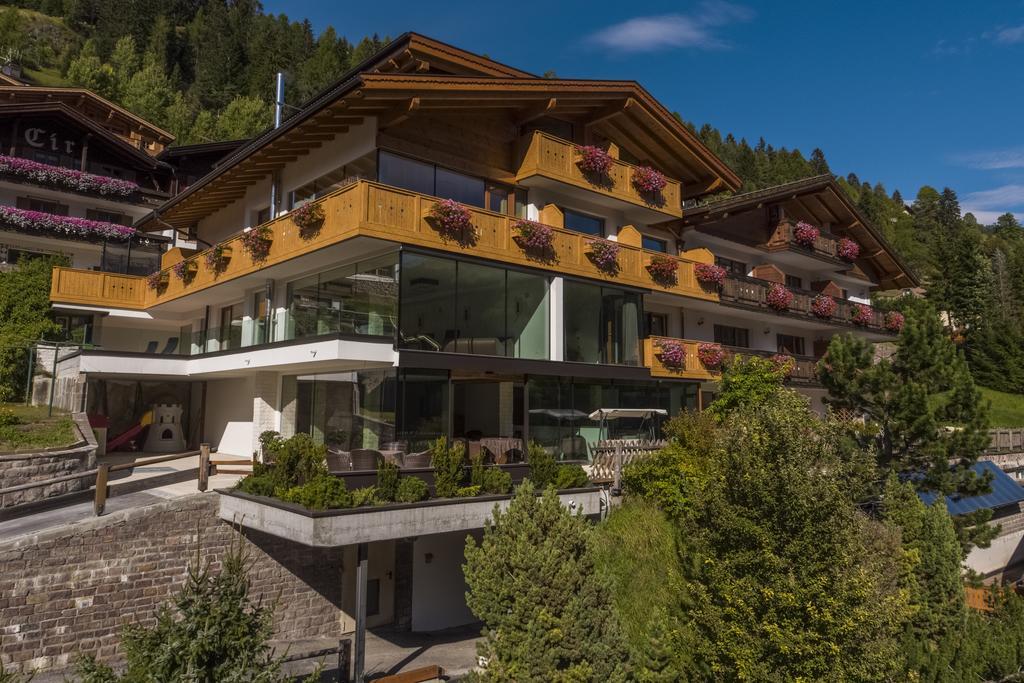 Hotel Garni Gardena - Appartments Santa Cristina Val Gardena Exterior photo